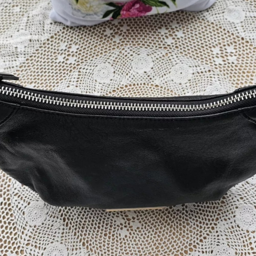 Marc Jacob's Crossbody Black Two Tone Hardware purse - Picture 10 of 16